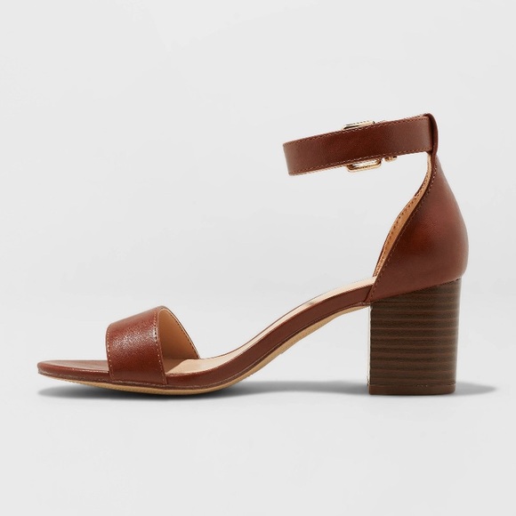 🔥 Faux Leather Mid Block Heel Sandal Pumps - Picture 3 of 3